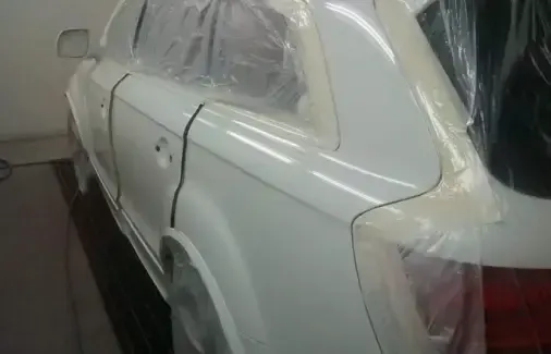 Llanta reparada y pintada